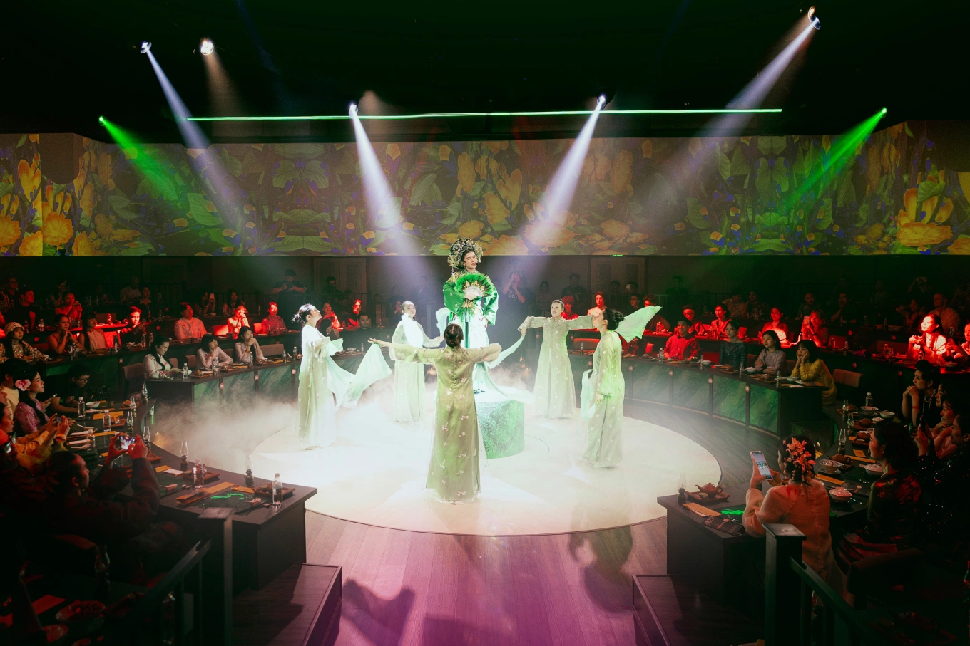 Show văn hóa - ẩm thực trong Dinh Độc Lập dịp Tết của LOALOA